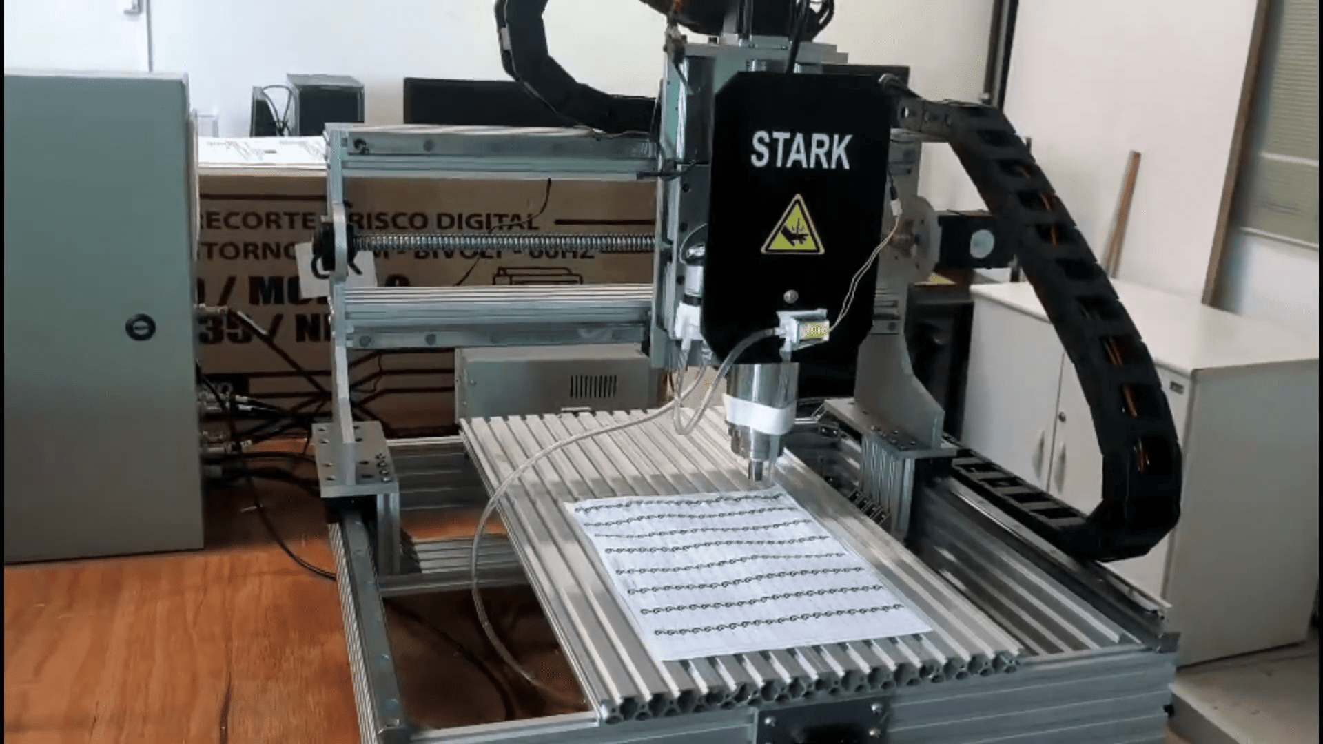 Desenvolvimento de uma Estação Robotizada Multicanal Para Ensaios In Vitro.
